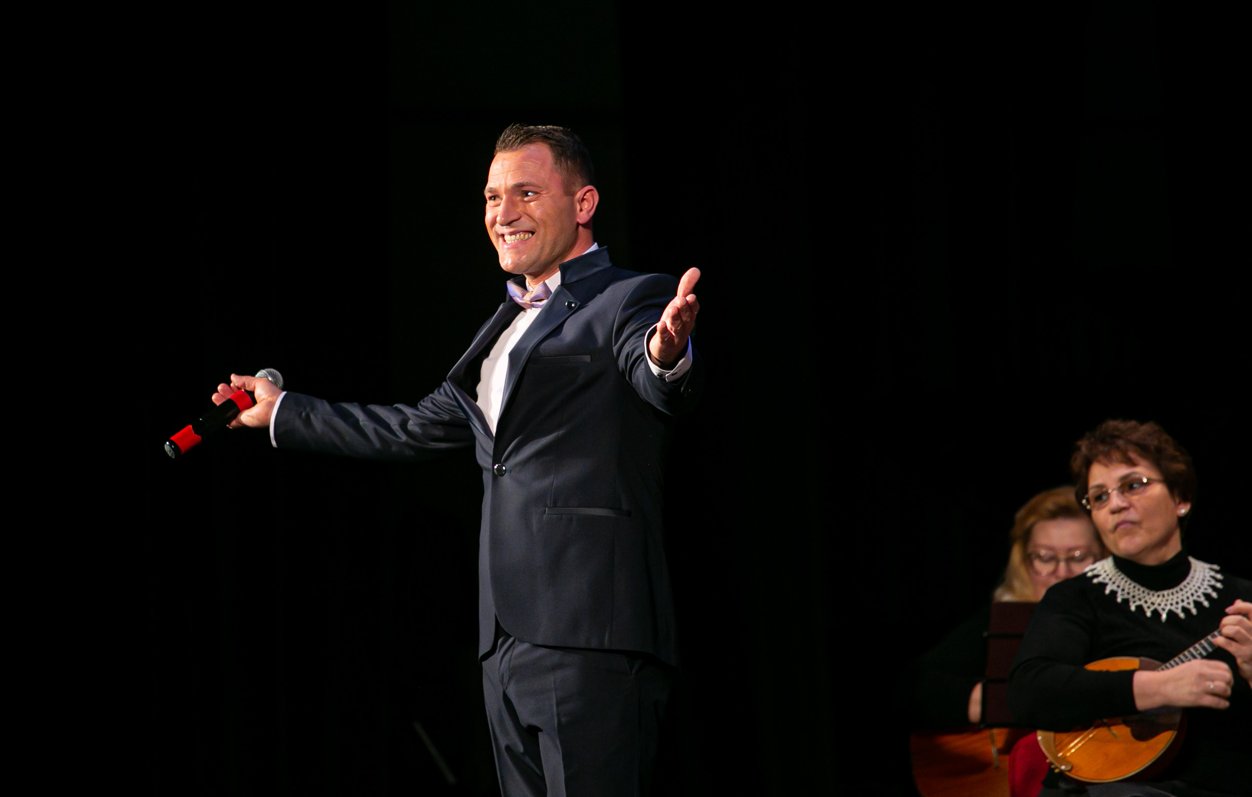 Большой зал гдк, назарово. День города лебедянь. Концерт посвященный дню рождения. Концерт дк химики новочебоксарск сегодня. Ансамбль родная песня.